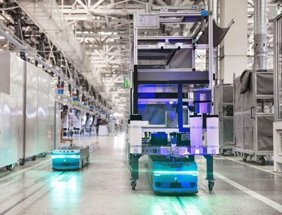 全新EQE投產(chǎn)與網(wǎng)絡(luò)技術(shù)軟件研發(fā) 北京奔馳順義工廠引領(lǐng)智能電動新時代